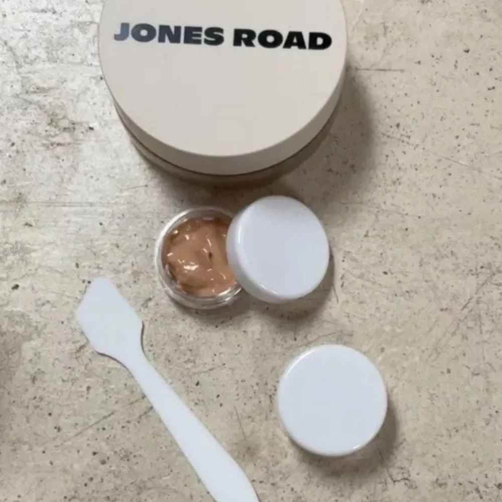 4 Jones Road WTF foundation or miracle balm or SPF colors to trial - Picture 5 of 10
